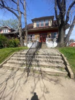 1935 Ivanhoe Court, 1800-1804 Bardstown Road property
