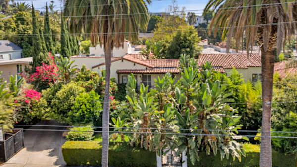 Beachwood Apartments property