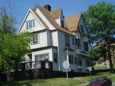 629 E 1st St property