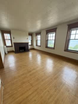 731 E 1st St property