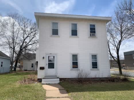 902 Main St property