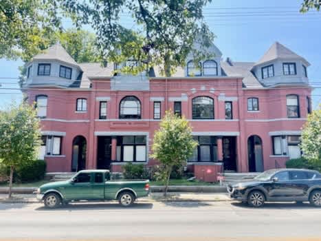 114 W Oak St. property