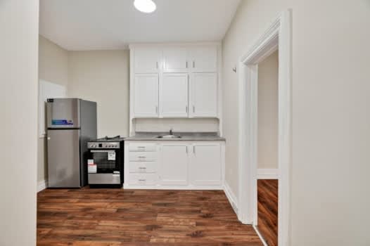 708 Queens Ave property