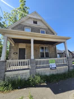 34 Oxford St W property