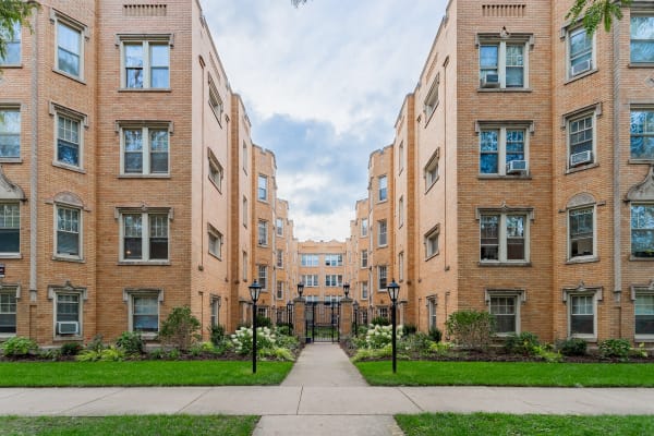 4328-36 N. Hermitage property