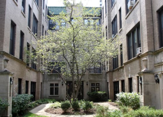 627-41 W Roscoe St property