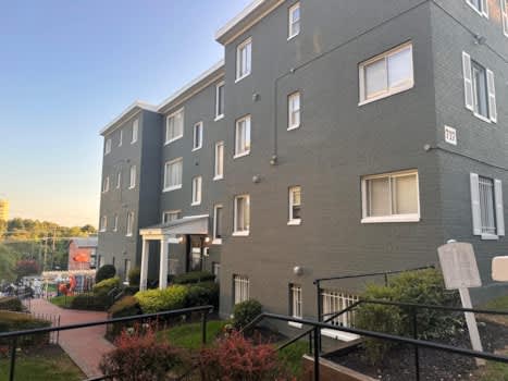 1-Bedroom Apartment with In-Unit Laundry – Available Now property