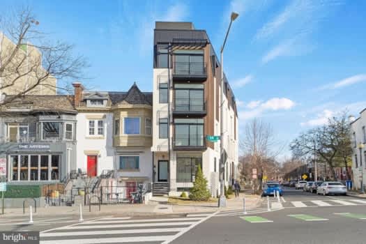 Modern 2-Bed, 1-Bath Gem in Award-Winning Building – Prime DC Location Near Shopping & Metro! property