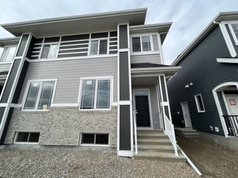 1094 Mahogany Blvd SE property