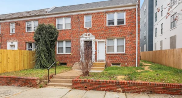 Chic & Renovated 2-Bedroom Gem in SE DC – Modern Comfort Awaits! property