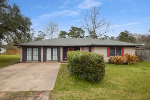 112 Pinewood Dr property