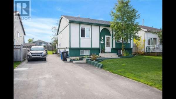 Leigh Crescent - Single Family Home - Dickinsfield property