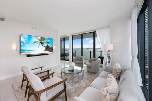 Paradise 1501 property