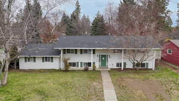 2605 East 39th Avenue property