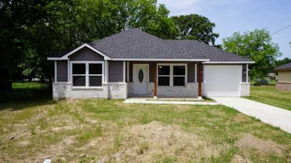 917 Redoak Drive property