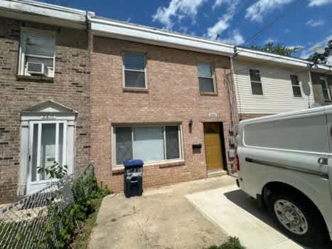 5618 Clay Place Northeast - Spacious 5-Bedroom Home with Basement, Parking and Backyard property