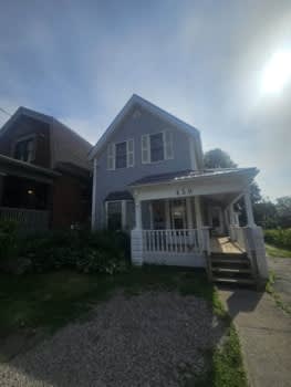 2-450 Charlotte St property