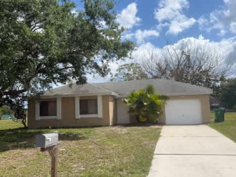 1131 SE Parrish Court property