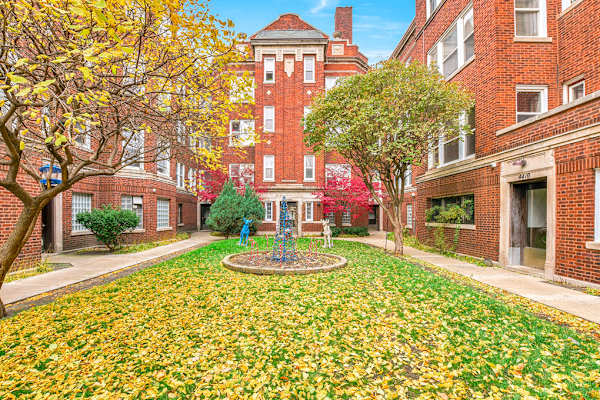 4400-10 N. Ashland Ave. / 1600-10 W. Montrose Ave. property