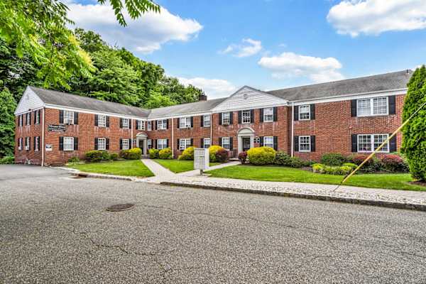 Verona Plaza Apartments property