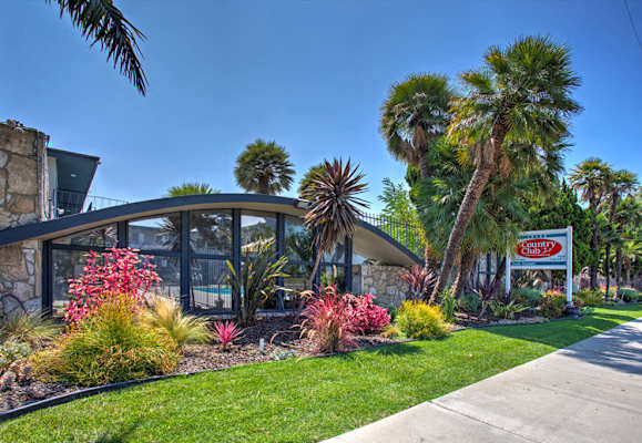 Country Club Apartments property