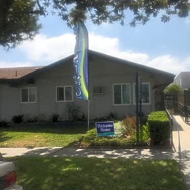 1626 W. Catalpa Dr. property