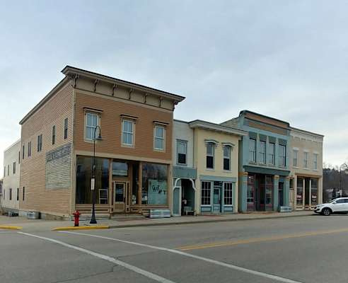 Mazomanie Downtown Apartments property
