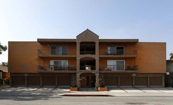 1525 Pine Ave. property