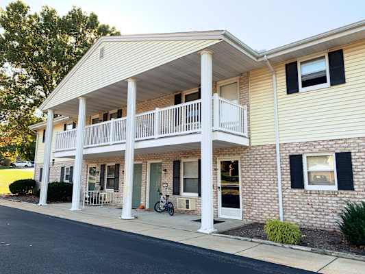 Colonial Apartments property