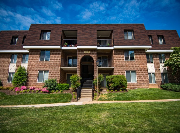 Oakton Park Apartments Building Exterior 11