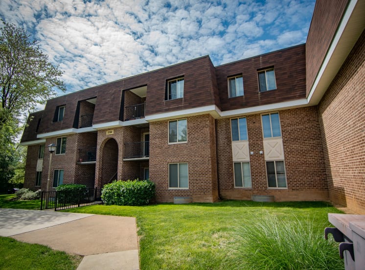 Oakton Park Apartments Building Exterior 42