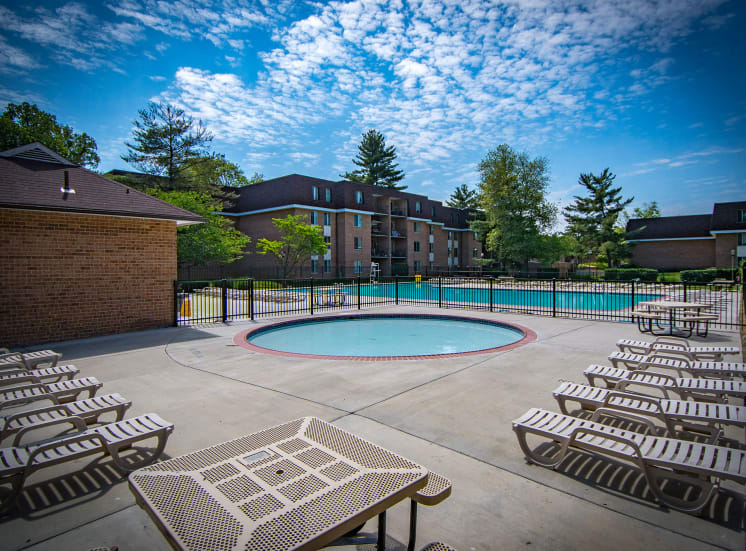Oakton Park Apartments Kiddie Pool Area 07