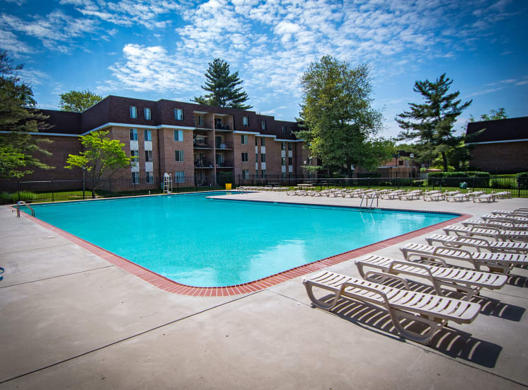 Oakton Park Apartments Pool 04