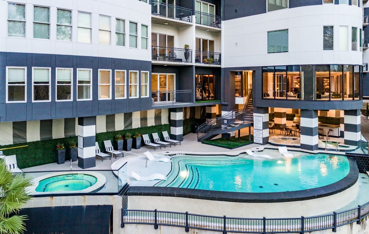 apartments in downtown houston with pool