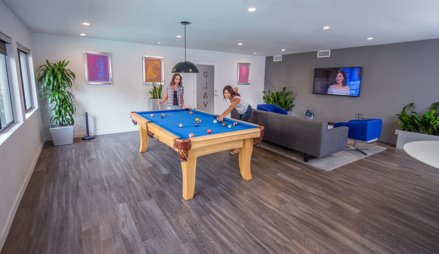 One Bedroom Northridge Apartments from 1695 Across CSUN Northridge