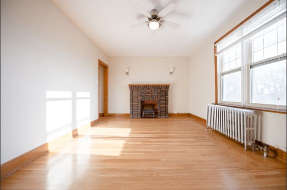 370 Stradbrook Apartment