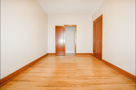 370 Stradbrook Apartment