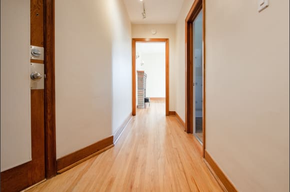370 Stradbrook Apartment