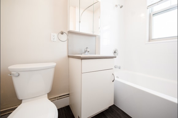 370 Stradbrook Apartment
