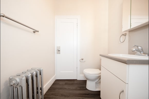 370 Stradbrook Apartment