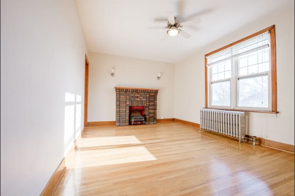 370 Stradbrook Apartment