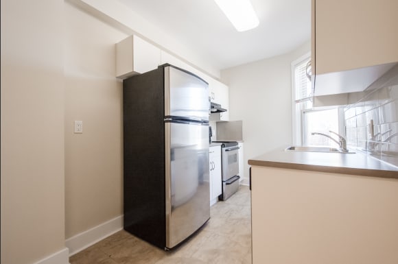 370 Stradbrook Apartment