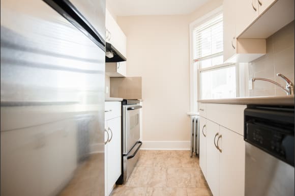370 Stradbrook Apartment