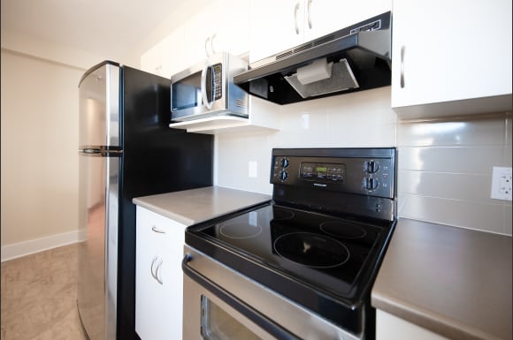 370 Stradbrook Apartment