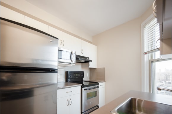 370 Stradbrook Apartment