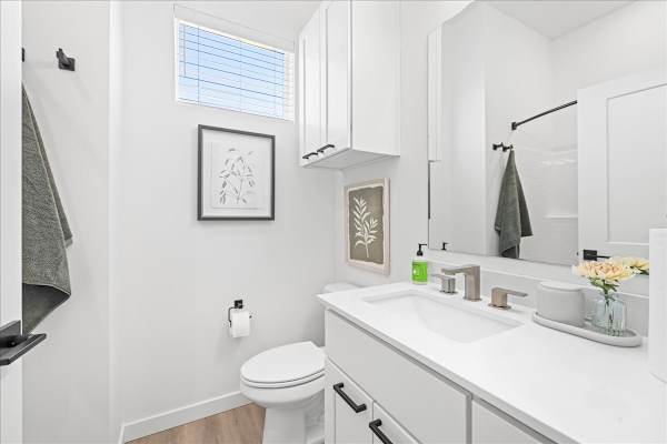 Modern Bathroom at Alante Homes at Spring Run, Caldwell, ID, 83607