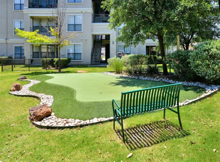 Putting green of Cypress Lake at Stonebriar Apartments in Frisco, TX, For Rent. Now leasing 1, 2 and 3 bedroom apartments.