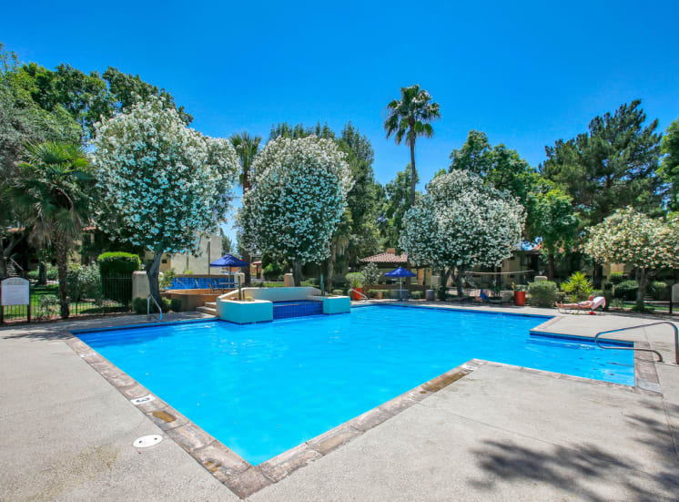 Huge resort pool at La Hacienda Apartments in Tucson, AZ. For Rent.