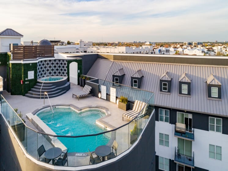 apartments in downtown houston with pool