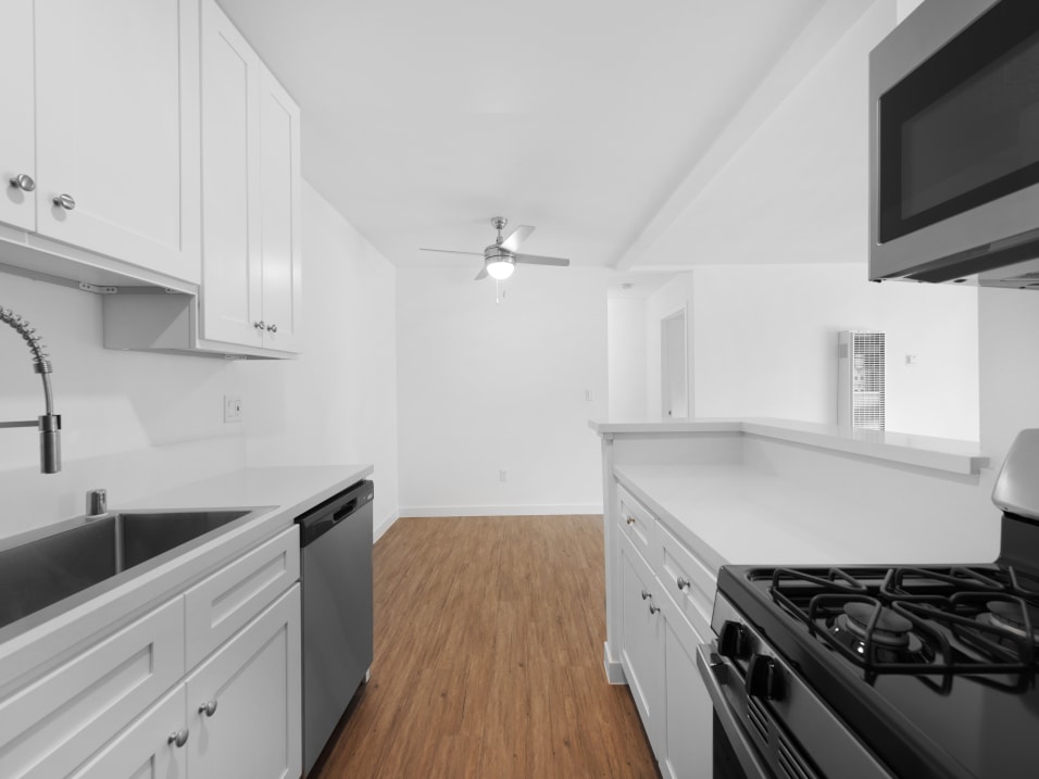 the preserve at ballantyne commons apartment kitchen